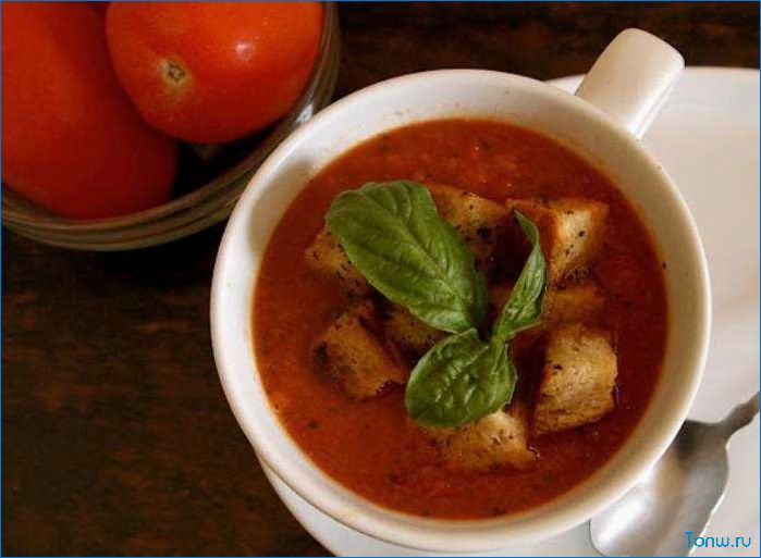 Рецепт томатного супа с ароматными чесночными гренками