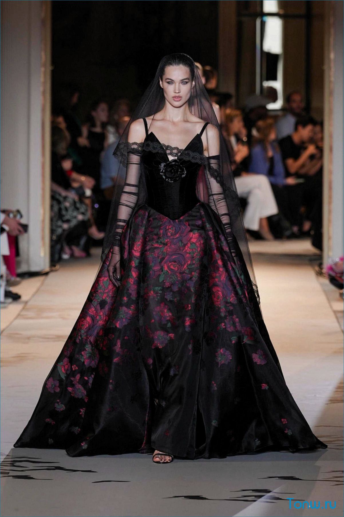 (новая, коллекция, zuhair, murad, сезон) Новая коллекция Zuhair Murad на сезон осень-зима 2024-2025