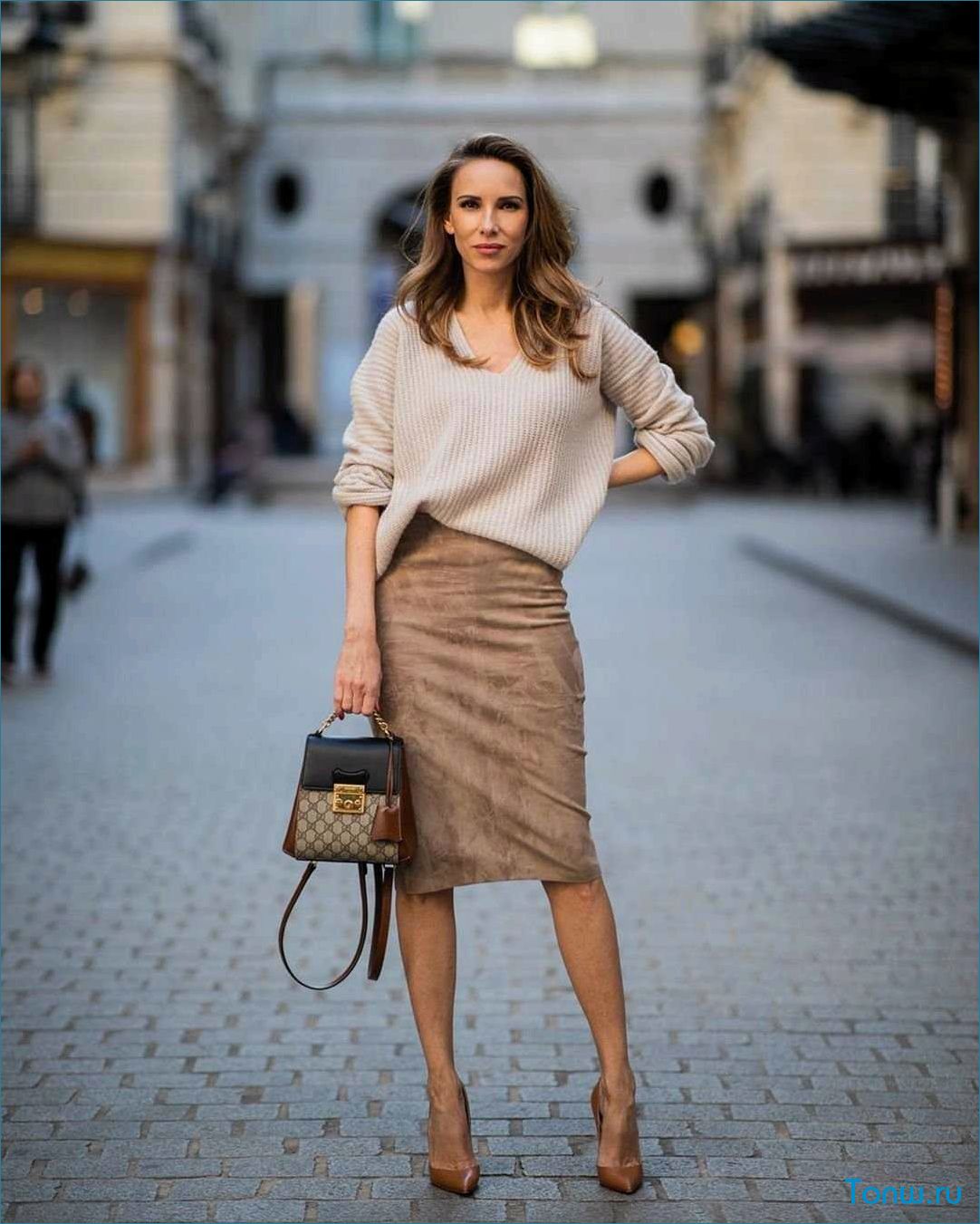 С чем носить юбку-карандаш — модные образы