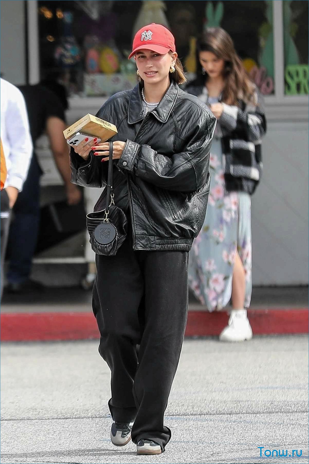 Стритстайл образы Хейли Бибер 2024